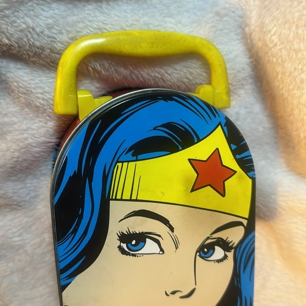 Wonder Woman Tin / new has handle and front opens see pics